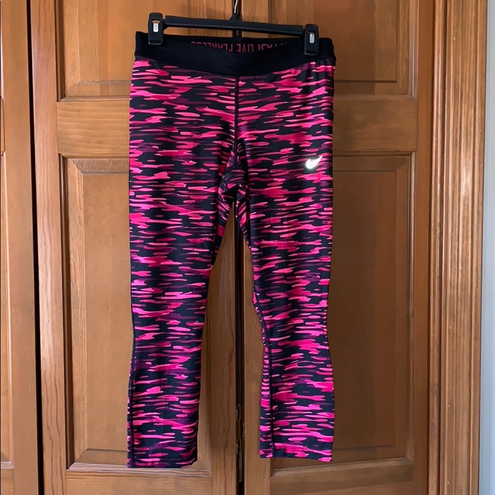 Nike dri-fit capri workout pants
